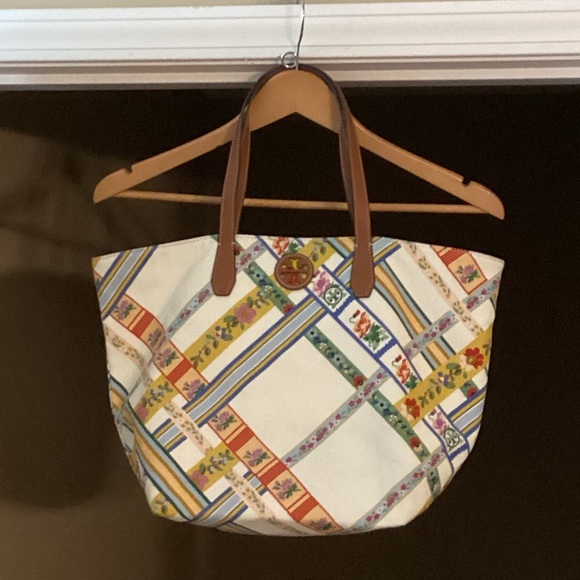 Tory Burch Key Item Canvas Tote in Ribbon Weave Bias Allover - Picture 3 of 11